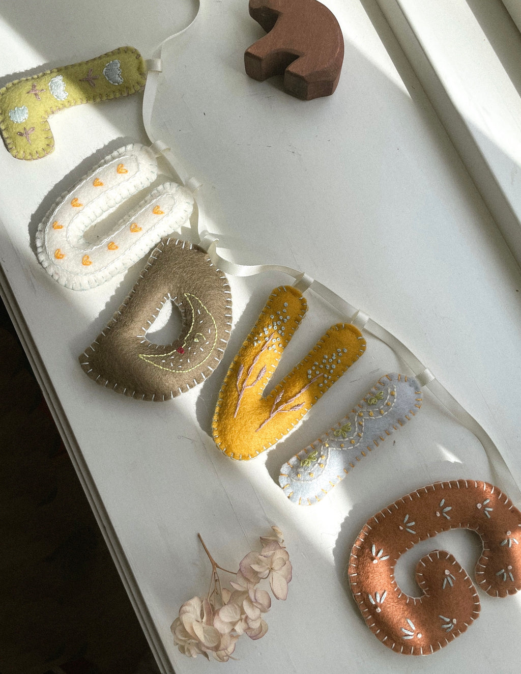 DIY broderikit bokstaver | Personlig navn til barnerom